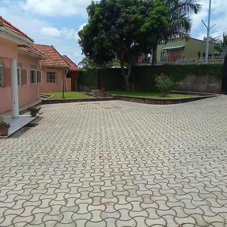 Crane Serviced Apartments Entebbe Phòng bức ảnh