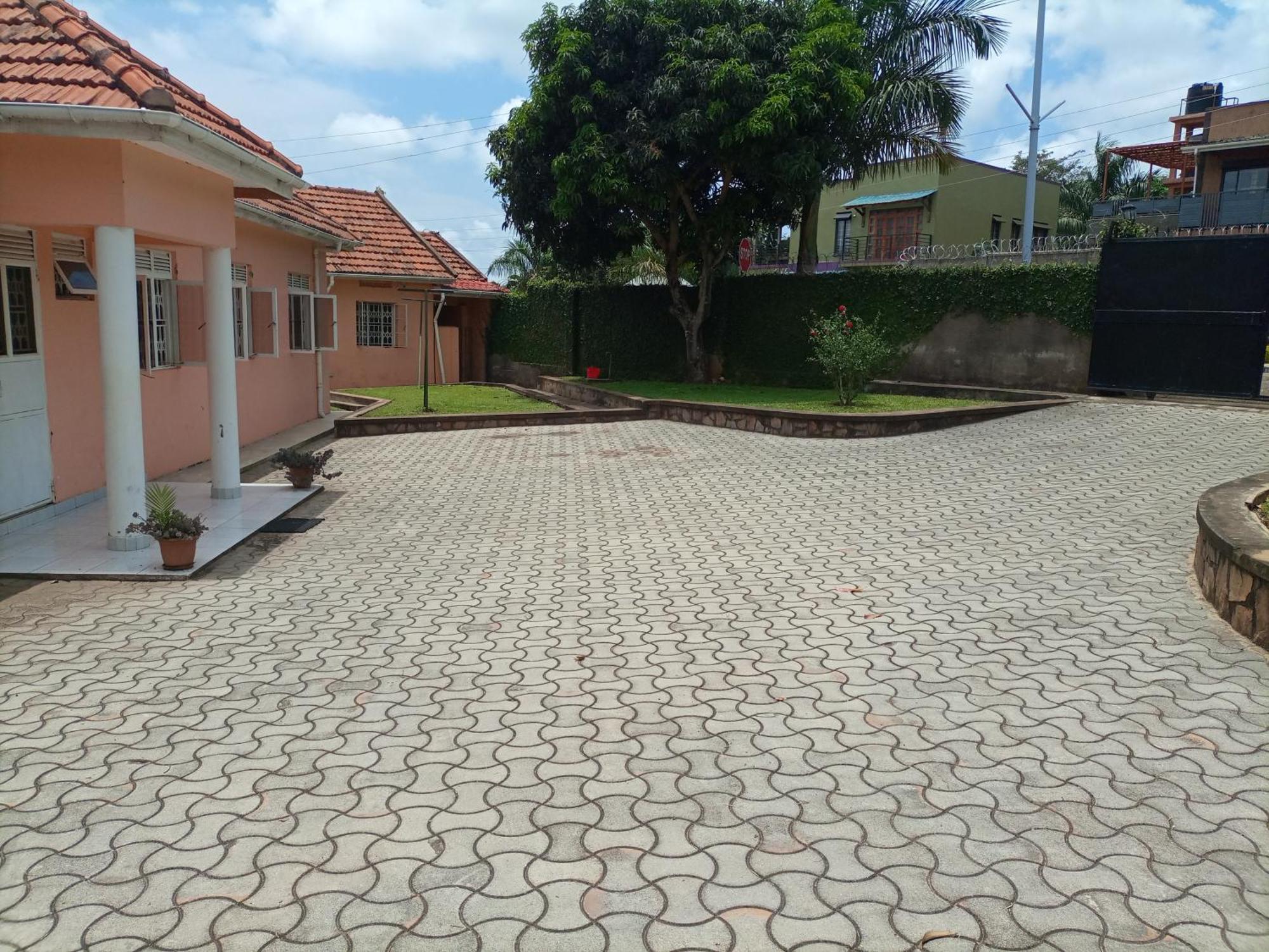 Crane Serviced Apartments Entebbe Phòng bức ảnh