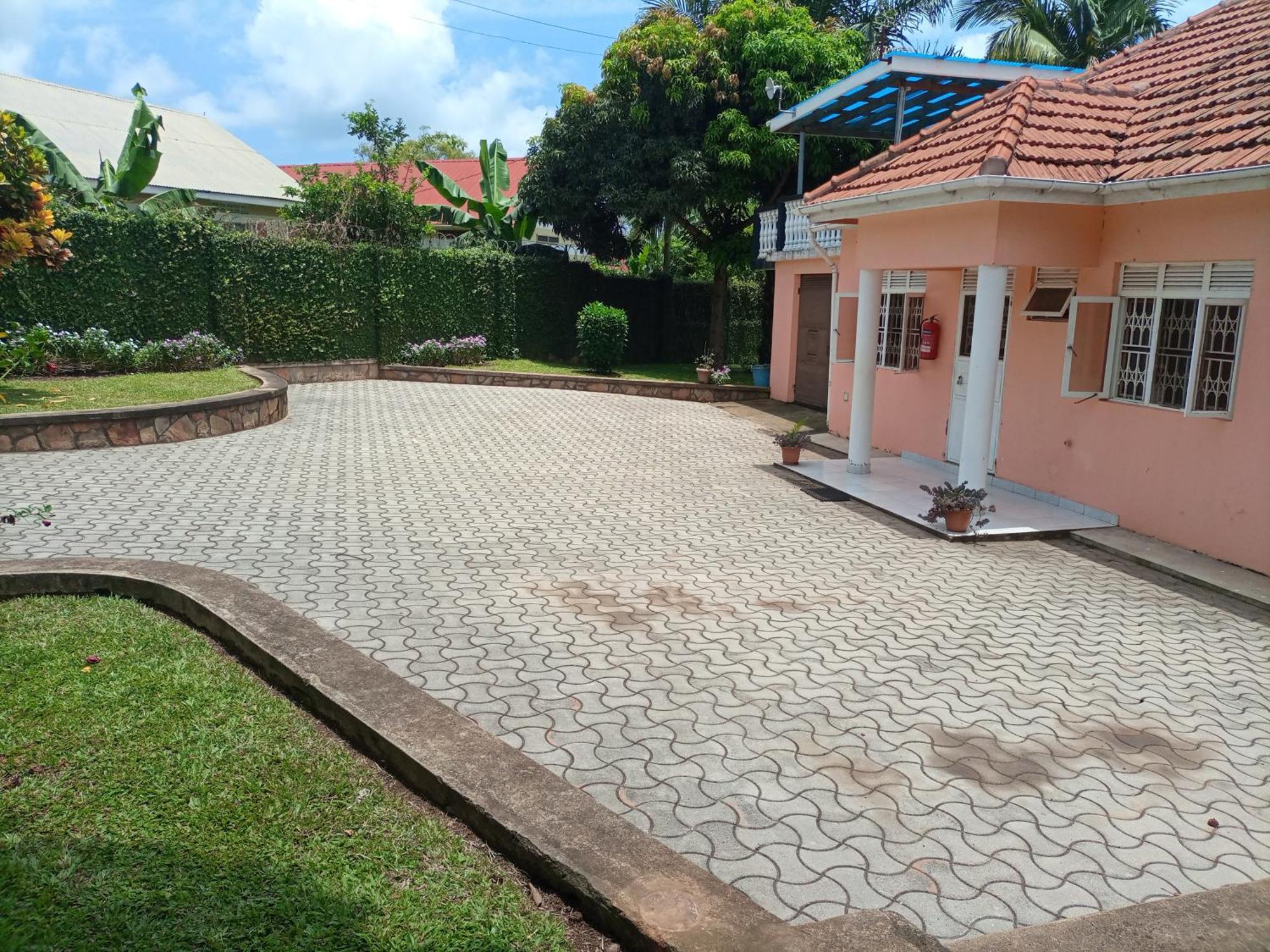 Crane Serviced Apartments Entebbe Phòng bức ảnh
